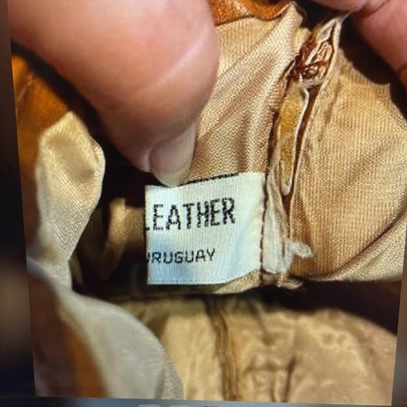 Vtg Camel Colored Leather Clutch. Y2K - Picture 4 of 7